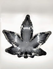 Ladda upp bild till gallerivisning, DeFit Designs Ashtrays Black Grey Weed Smokers Ashtray-Weed Leaf Ashtray-Marijuana Ashtray
