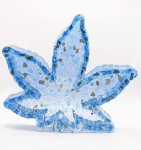 Charger l&#39;image dans la galerie, DeFit Designs Ashtrays Blue/Clear Weed Smokers Ashtray-Weed Leaf Ashtray-Marijuana Ashtray
