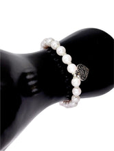 Charger l&#39;image dans la galerie, DeFit Designs BRACELET Pearl Bracelet With Heart Charm-Pearl Stretch Bracelet
