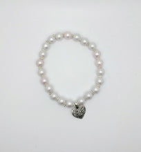 Charger l&#39;image dans la galerie, DeFit Designs BRACELET Pearl Bracelet With Heart Charm-Pearl Stretch Bracelet
